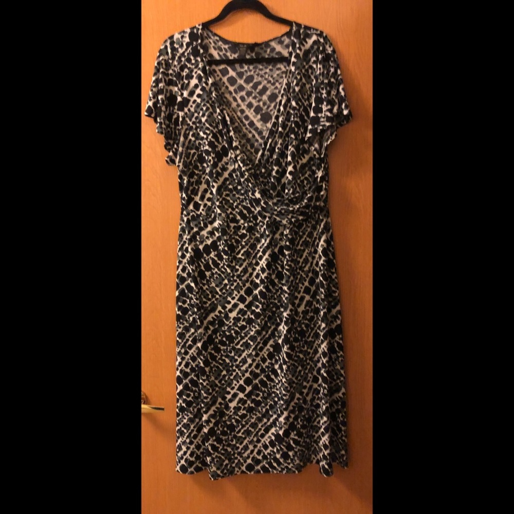 💖 HP 💖 Beautiful Black, Gray and White Dress
